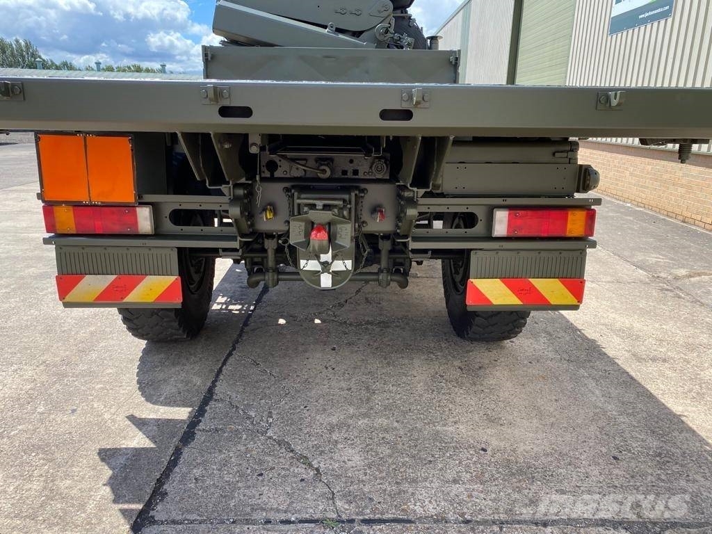 MAN 18.330 4x4 Crane Truck Ex Military Vlakke laadvloer met kraan