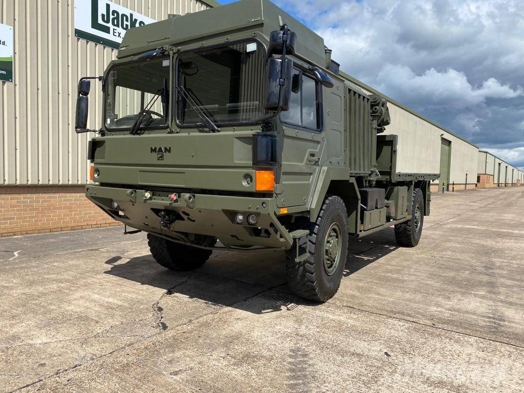 MAN 18.330 4x4 Crane Truck Ex Military Vlakke laadvloer met kraan
