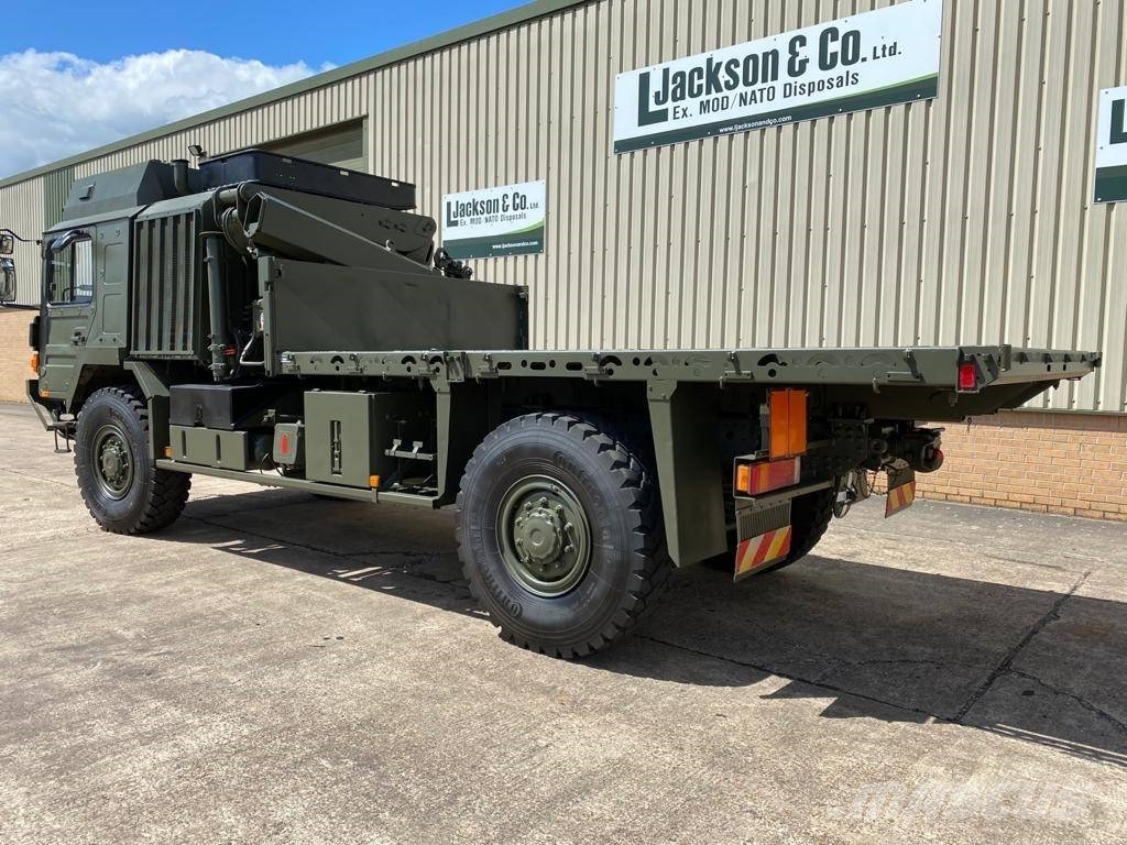 MAN 18.330 4x4 Crane Truck Ex Military Vlakke laadvloer met kraan