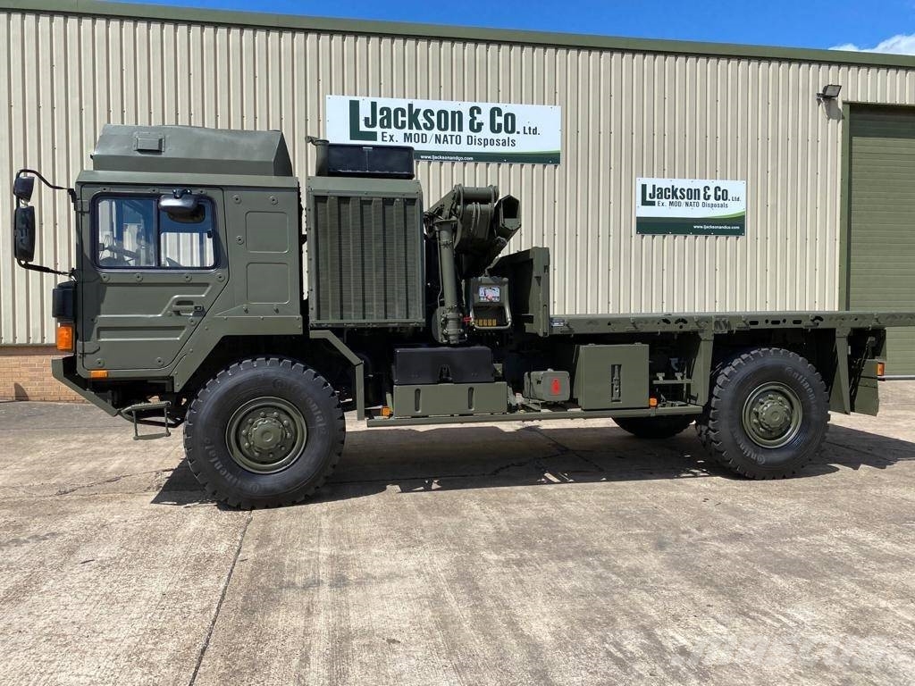 MAN 18.330 4x4 Crane Truck Ex Military Vlakke laadvloer met kraan