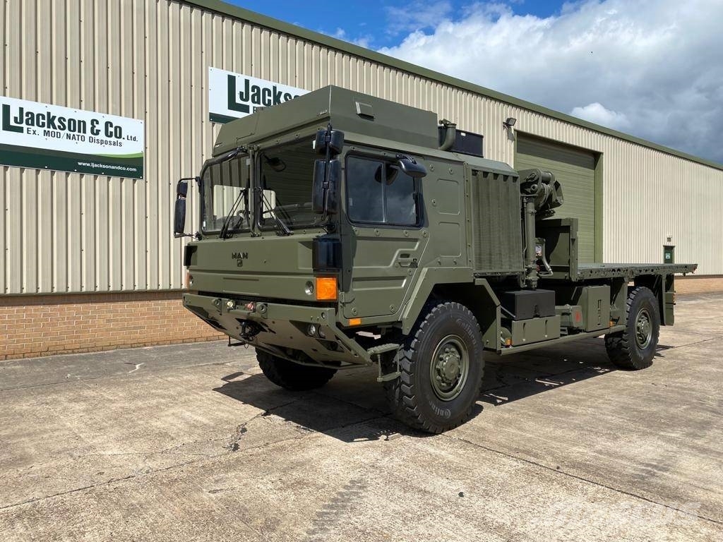 MAN 18.330 4x4 Crane Truck Ex Military Vlakke laadvloer met kraan