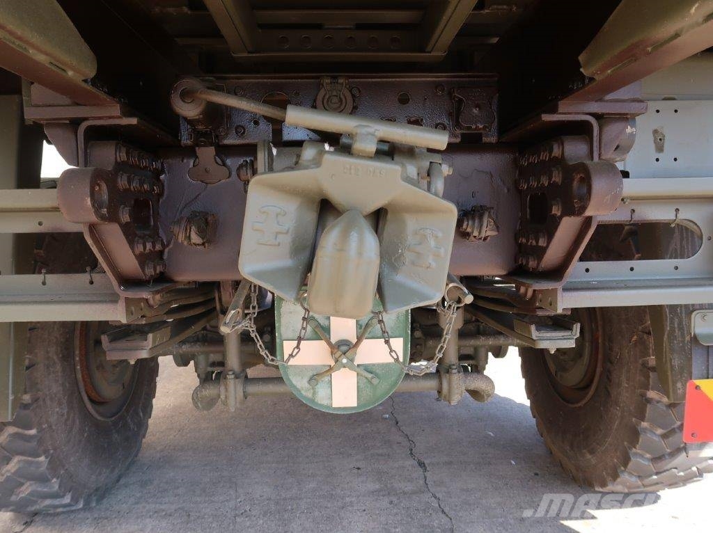 MAN 18.330 4x4 Crane Truck Ex Military Vlakke laadvloer met kraan