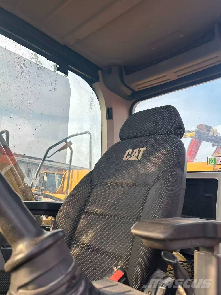 CAT 320 Crawler excavators