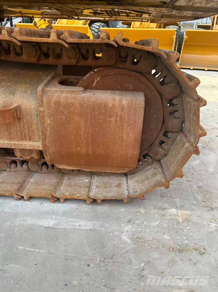 CAT 320 Crawler excavators