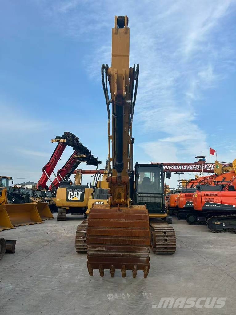 CAT 320 Crawler excavators