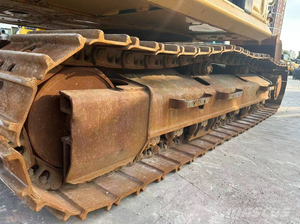 CAT 320 Crawler excavators