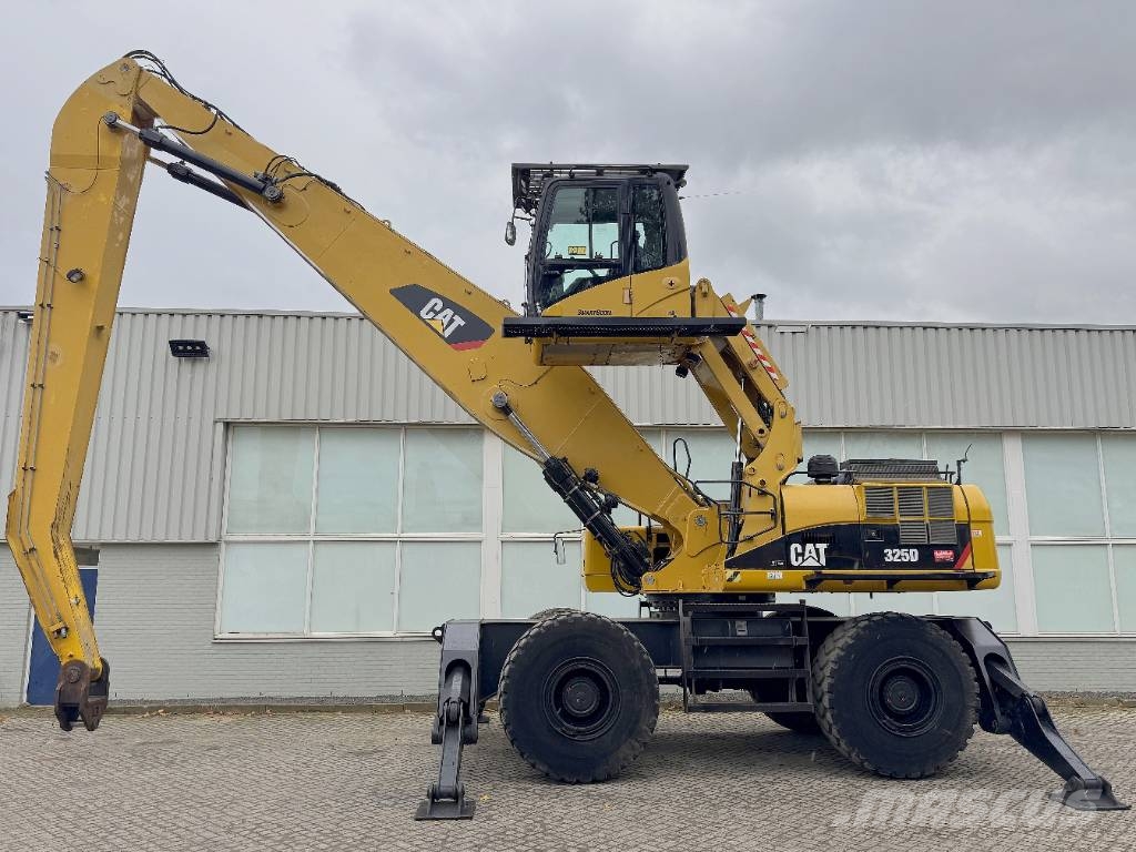 CAT 325 D L  MH Waste / industry handlers