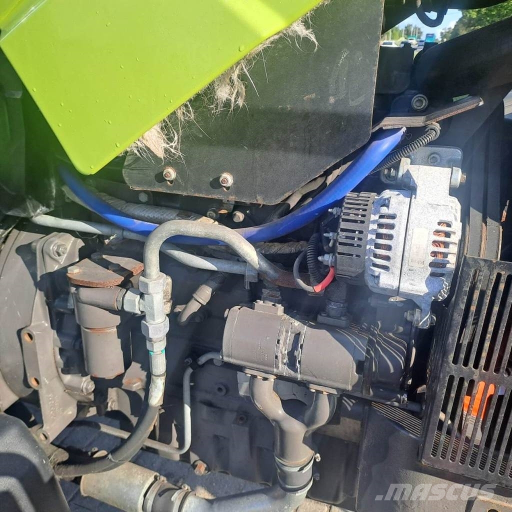 CLAAS Axos 330 Traktory