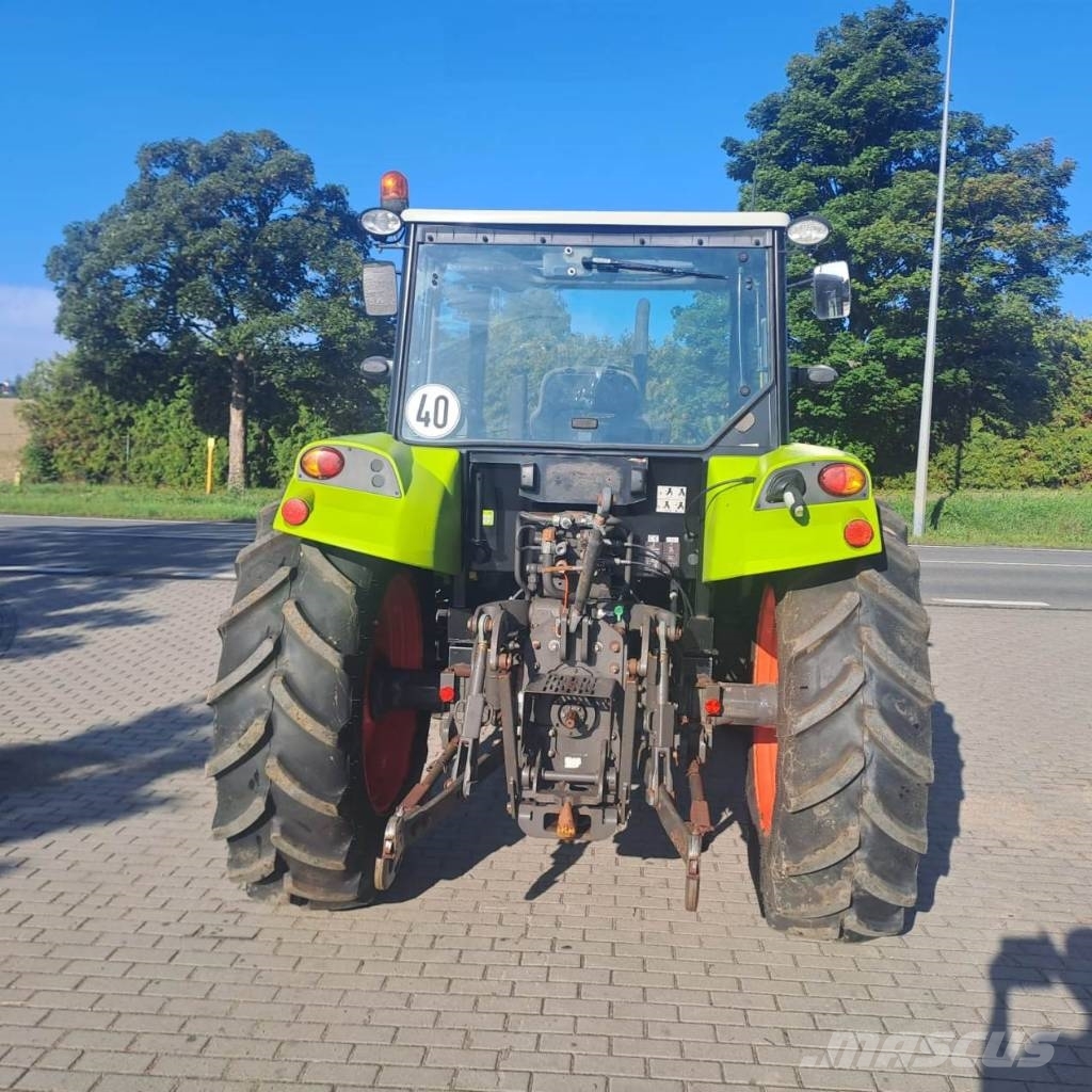 CLAAS Axos 330 Traktory