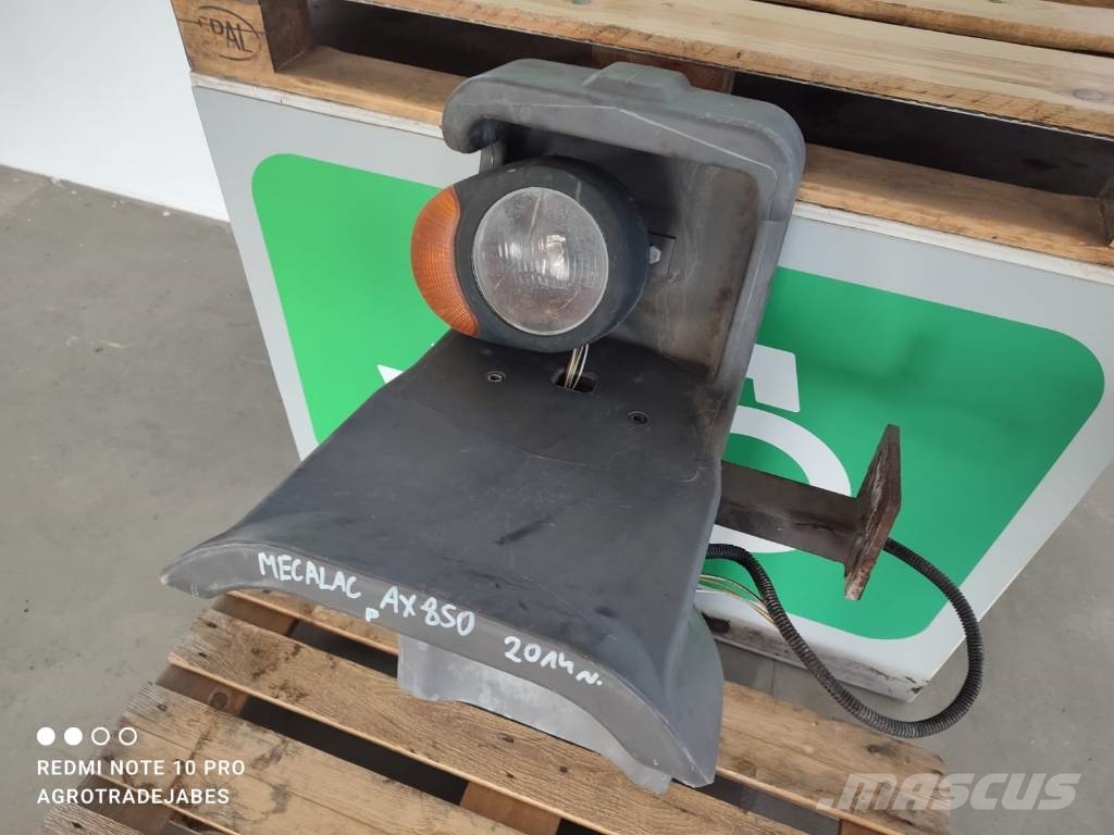 Mecalac Right front fender light MECALAC AX 850 Chasís