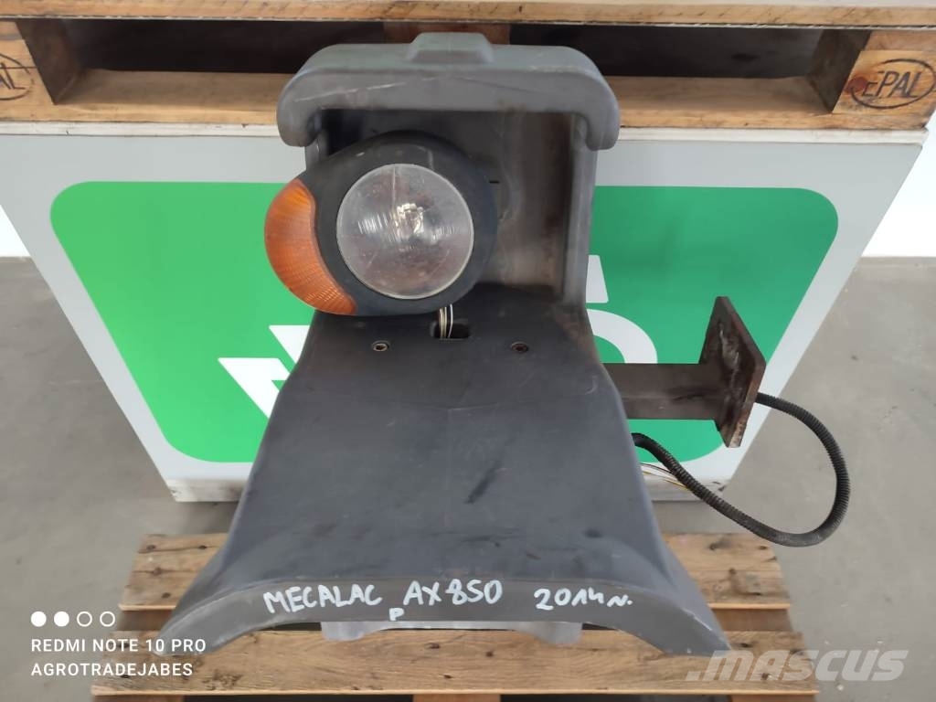 Mecalac Right front fender light MECALAC AX 850 Chasís