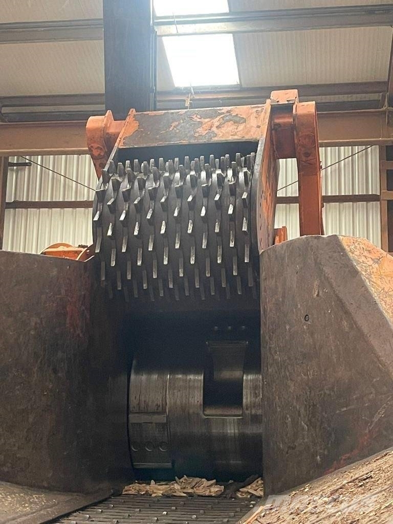 Doppstadt DH 810 ماكينات تقطيع أخشاب الحراجة