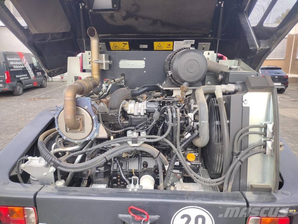 Yanmar V100/5 لوادر بعجل