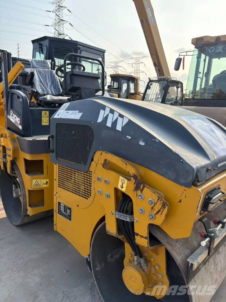 XCMG XMR 403 双轮压路机