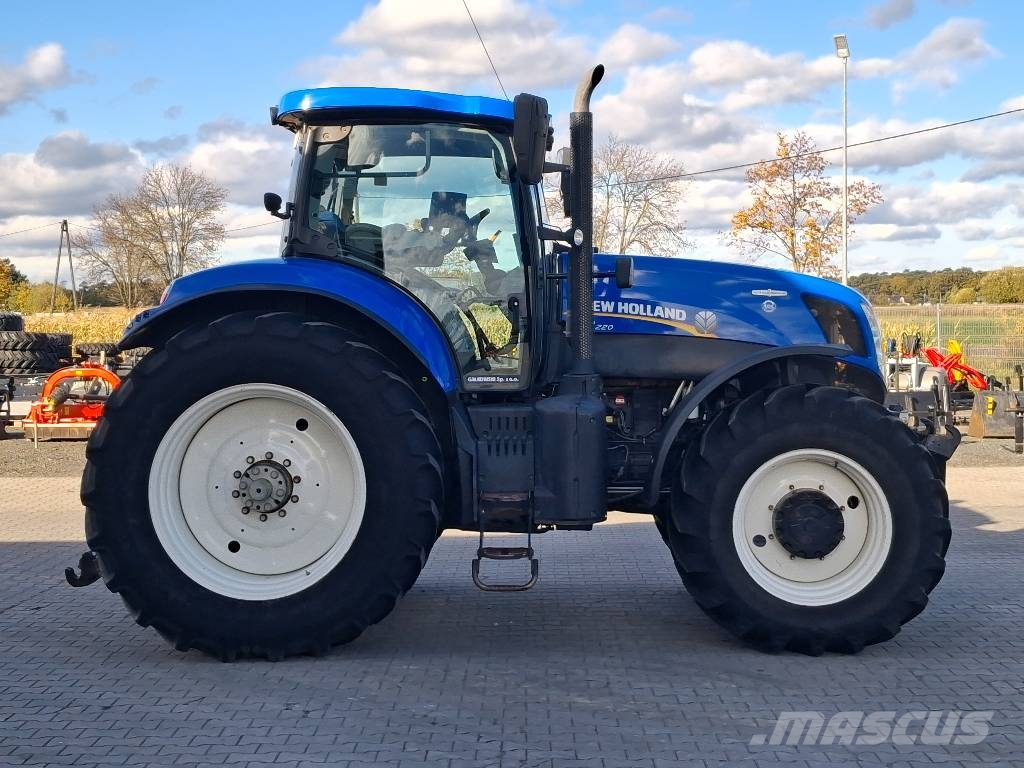 New Holland T 7.220 AC Traktorit
