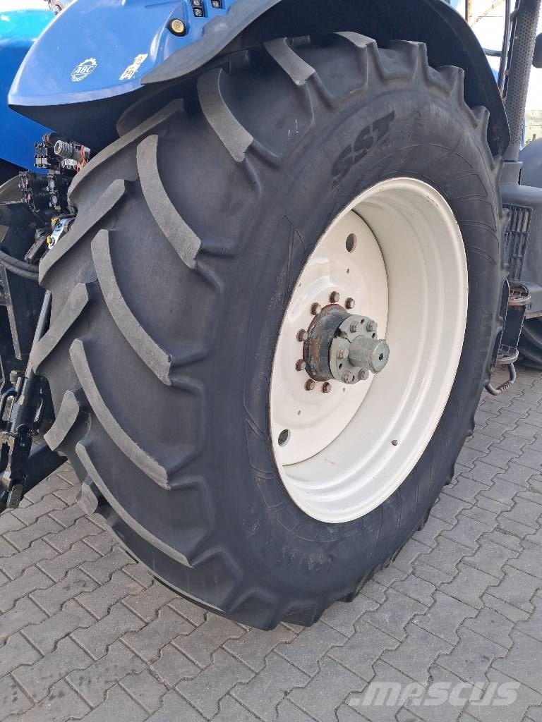 New Holland T 7.220 AC Traktorit