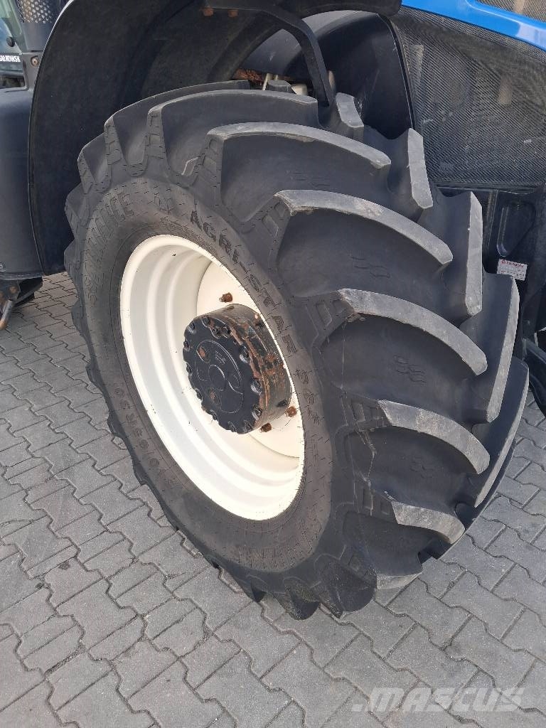New Holland T 7.220 AC Traktorit