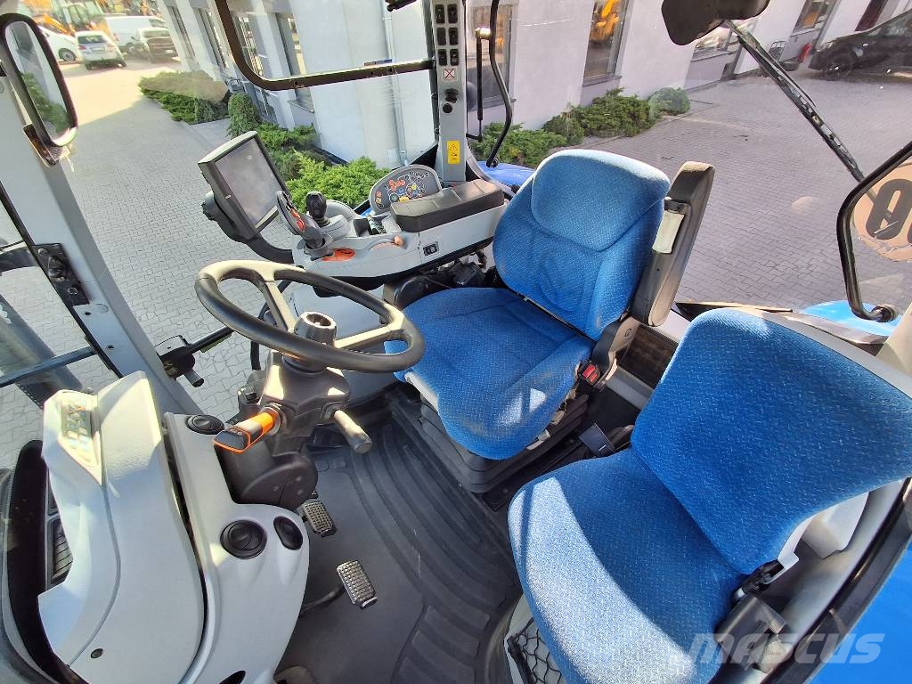 New Holland T 7.220 AC Traktorit