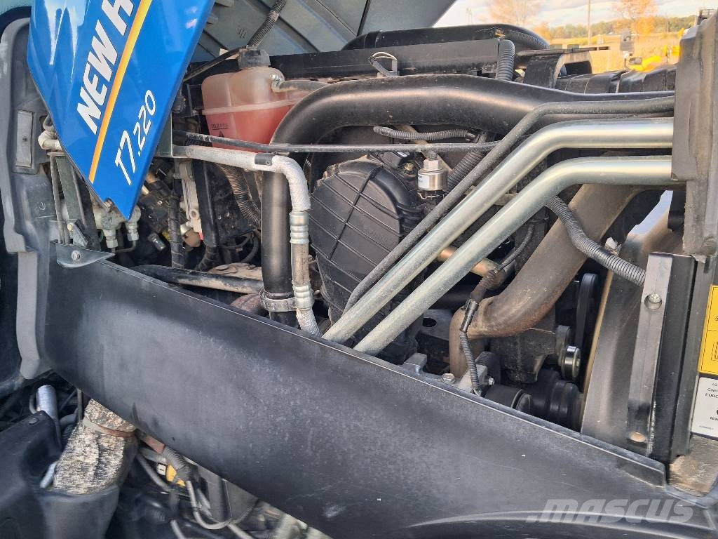 New Holland T 7.220 AC Traktorit
