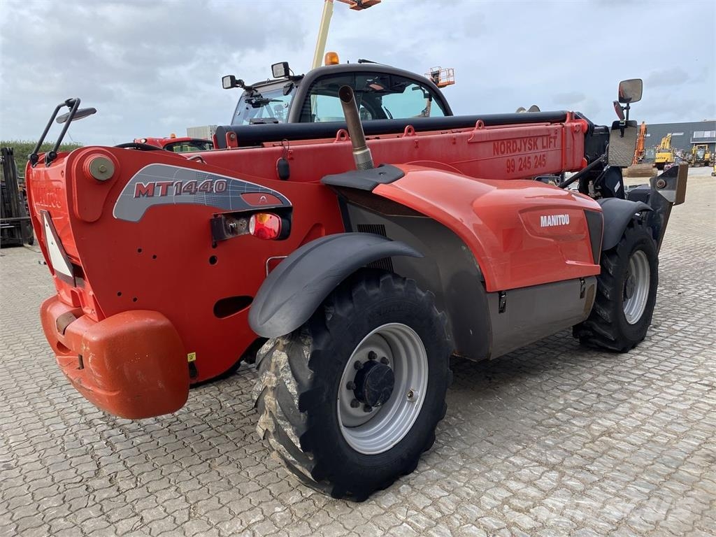 Manitou MT1440A ST3B Teleskopiskie manipulatori