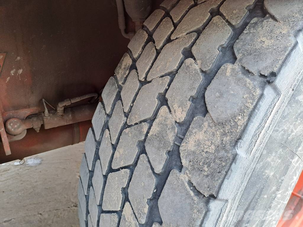 Grove GMK 6300 L 全路面起重機/吊車