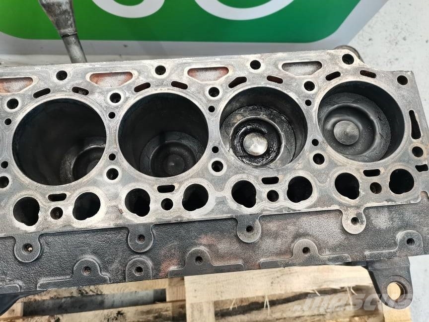 Fendt 720 engine Deutz TCD 6,1 L} Motoren