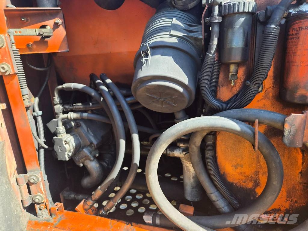 Hitachi ZX 70 LC 중형굴삭기 7톤-28톤