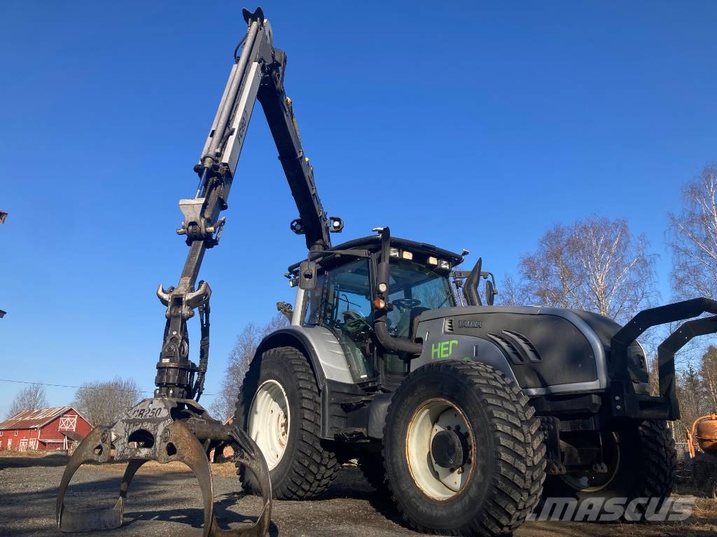 Valtra T 162 Gozdarski traktorji