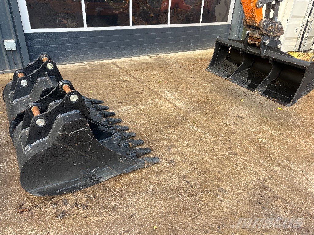 Develon DX 85 R-7 Midi excavators 7t - 12t