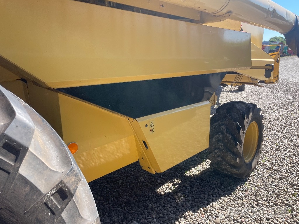 New Holland TX 66 Teraviljakombainid