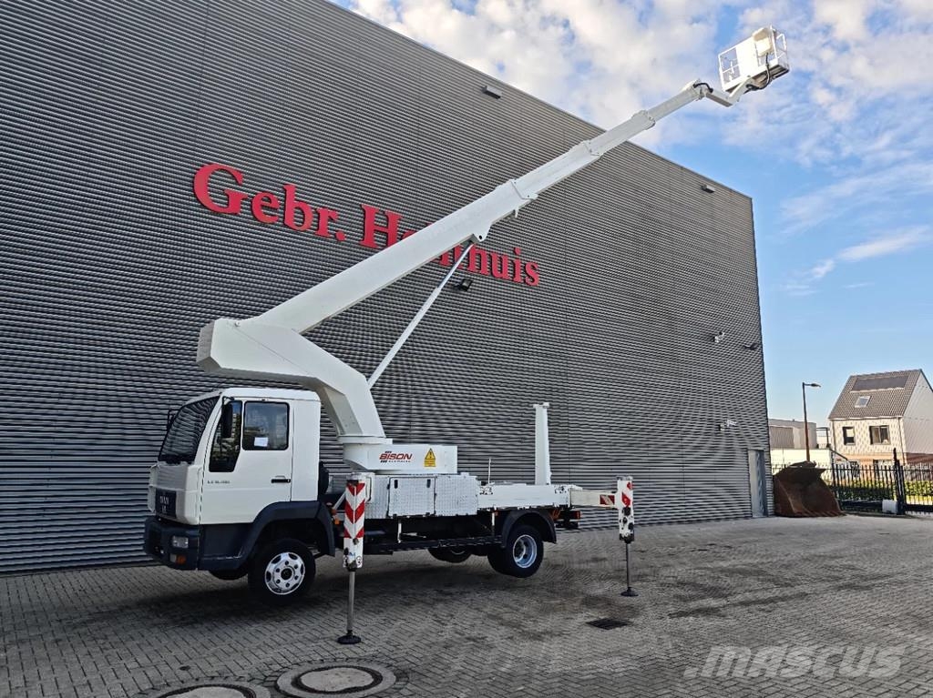 MAN LE 8.180 4x2 Bison Palfinger TKA 30 Autoplošiny