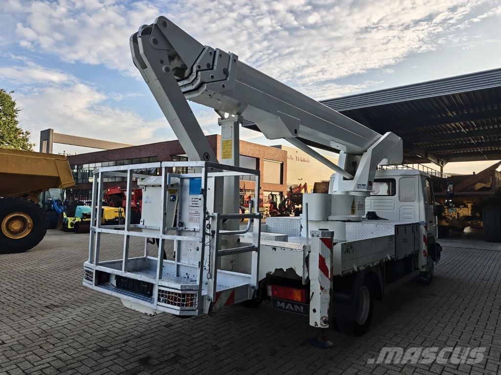 MAN LE 8.180 4x2 Bison Palfinger TKA 30 Autoplošiny