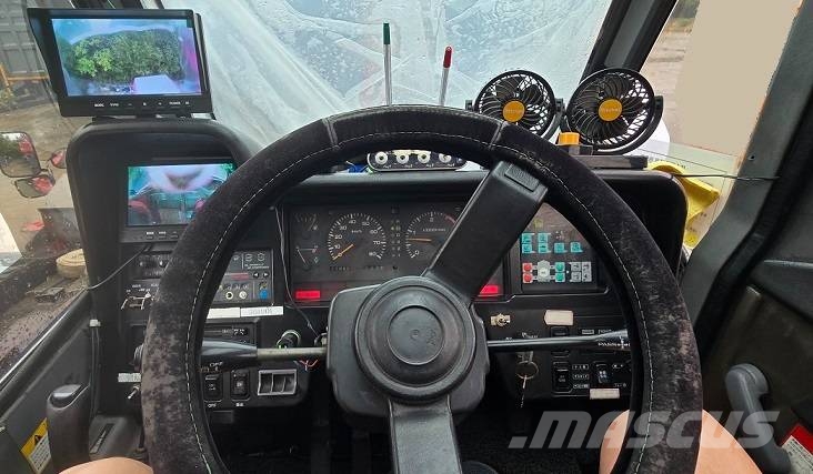 Kato KR-50H-V رافعات الطرق الوعرة