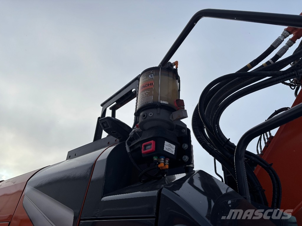 Hitachi ZX 225 USRLC-7 / Stage V, Rasvari Kāpurķēžu ekskavatori