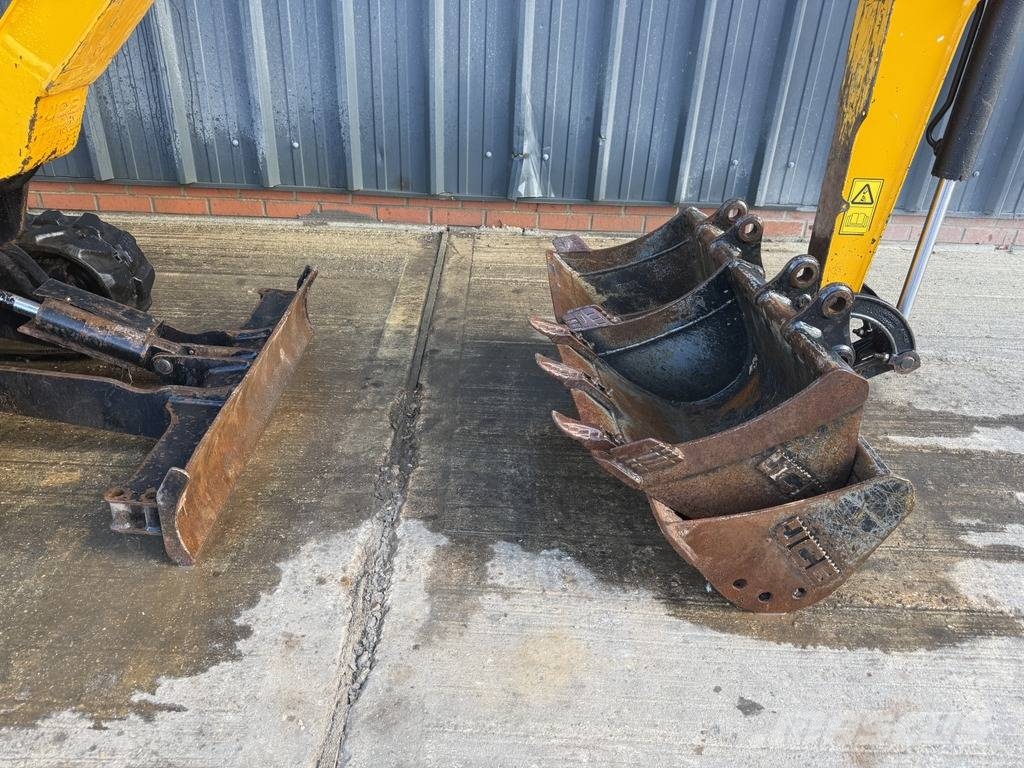 JCB 15 C-1 1.6t Mini Excavator with 3 Buckets Miniekskavaatorid < 7 t