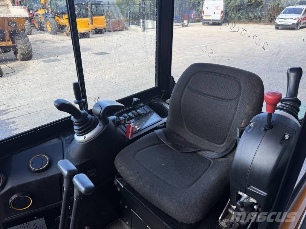 JCB 15 C-1 1.6t Mini Excavator with 3 Buckets Miniekskavaatorid < 7 t