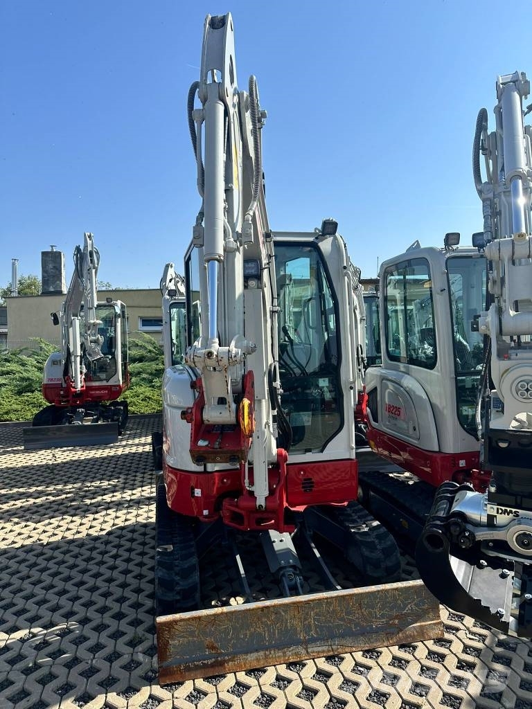 Takeuchi TB325R V1 Minigravere <7t
