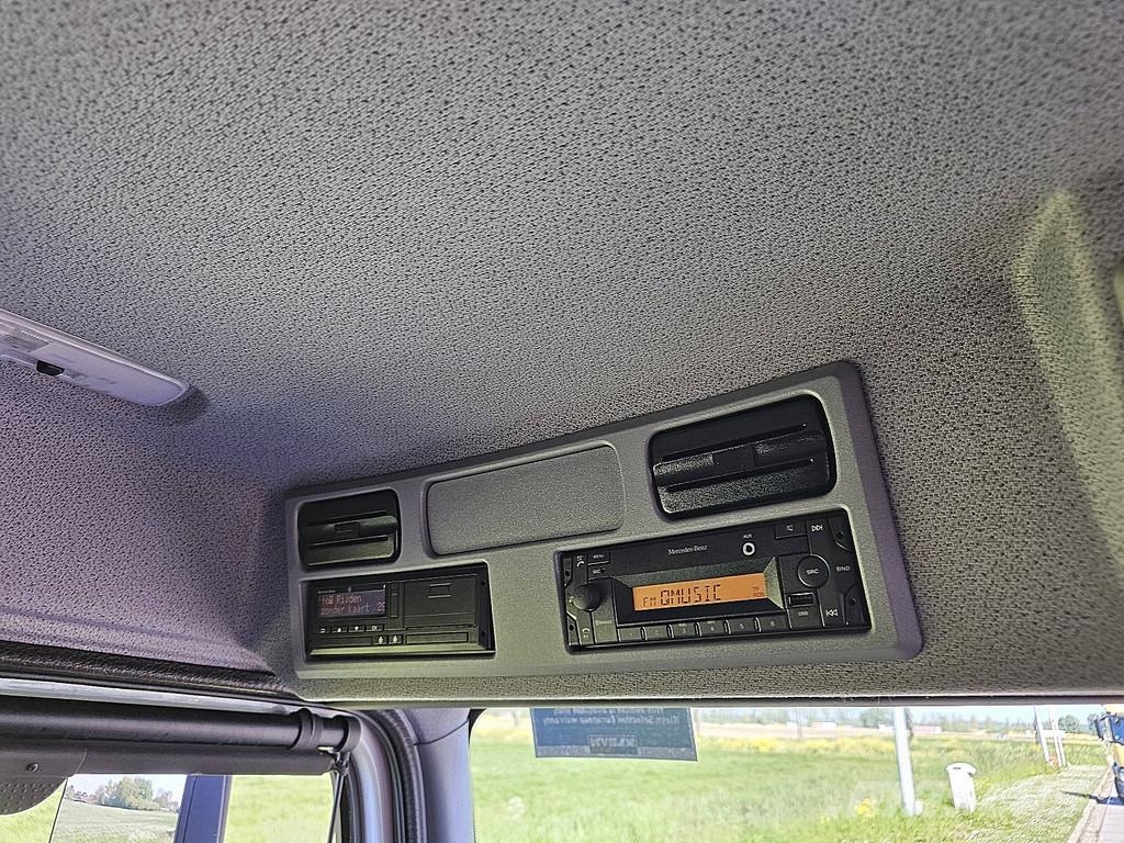 Mercedes-Benz ATEGO 818 AIRCO LIFT 3 SEATS Samochody ciężarowe ze skrzynią zamkniętą