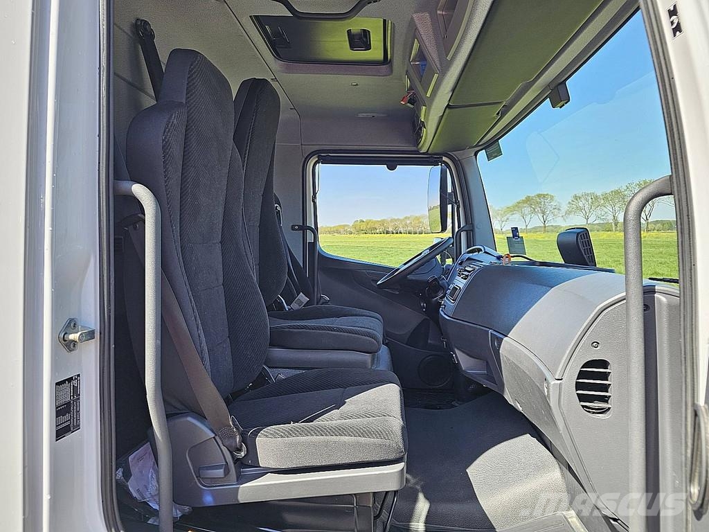 Mercedes-Benz ATEGO 818 AIRCO LIFT 3 SEATS Samochody ciężarowe ze skrzynią zamkniętą