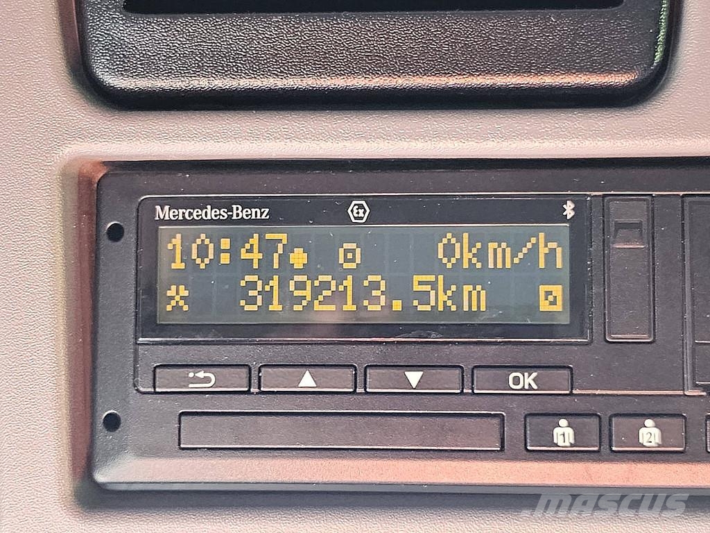 Mercedes-Benz ATEGO 818 AIRCO LIFT 3 SEATS Samochody ciężarowe ze skrzynią zamkniętą