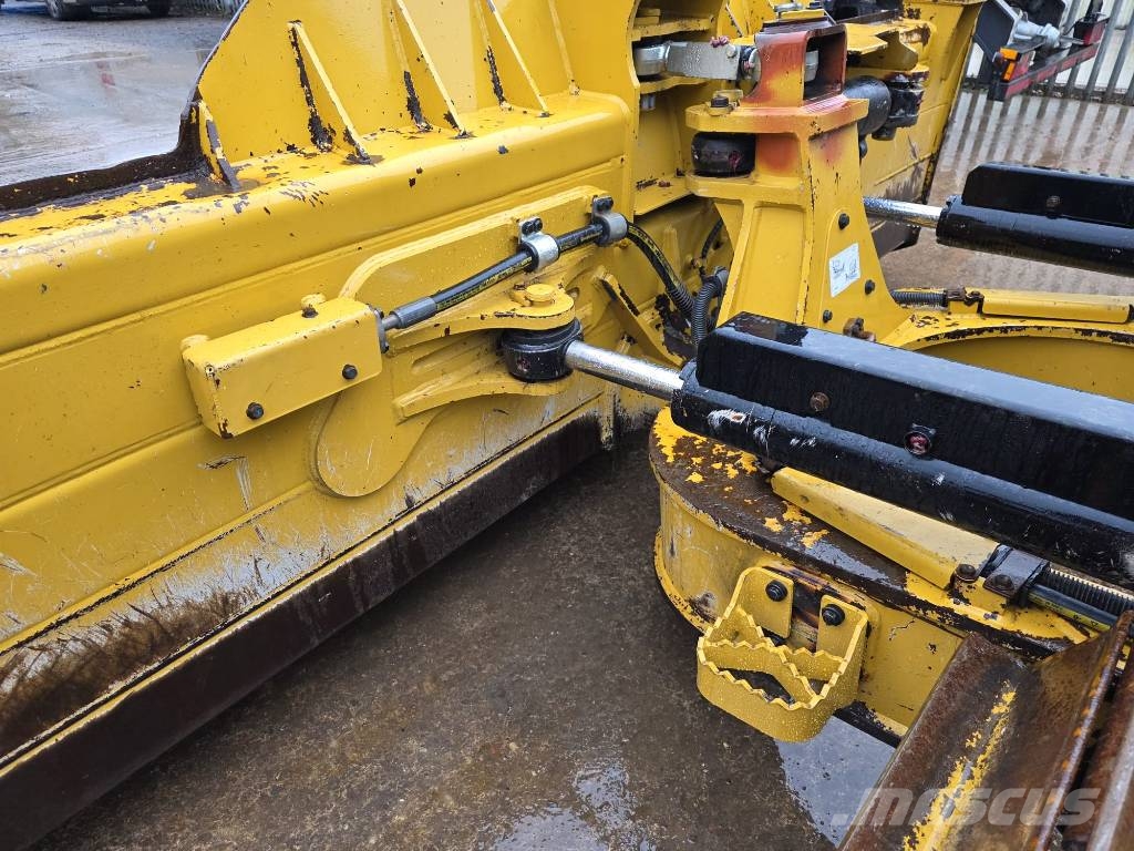 CAT D 5 LGP Buldooserid