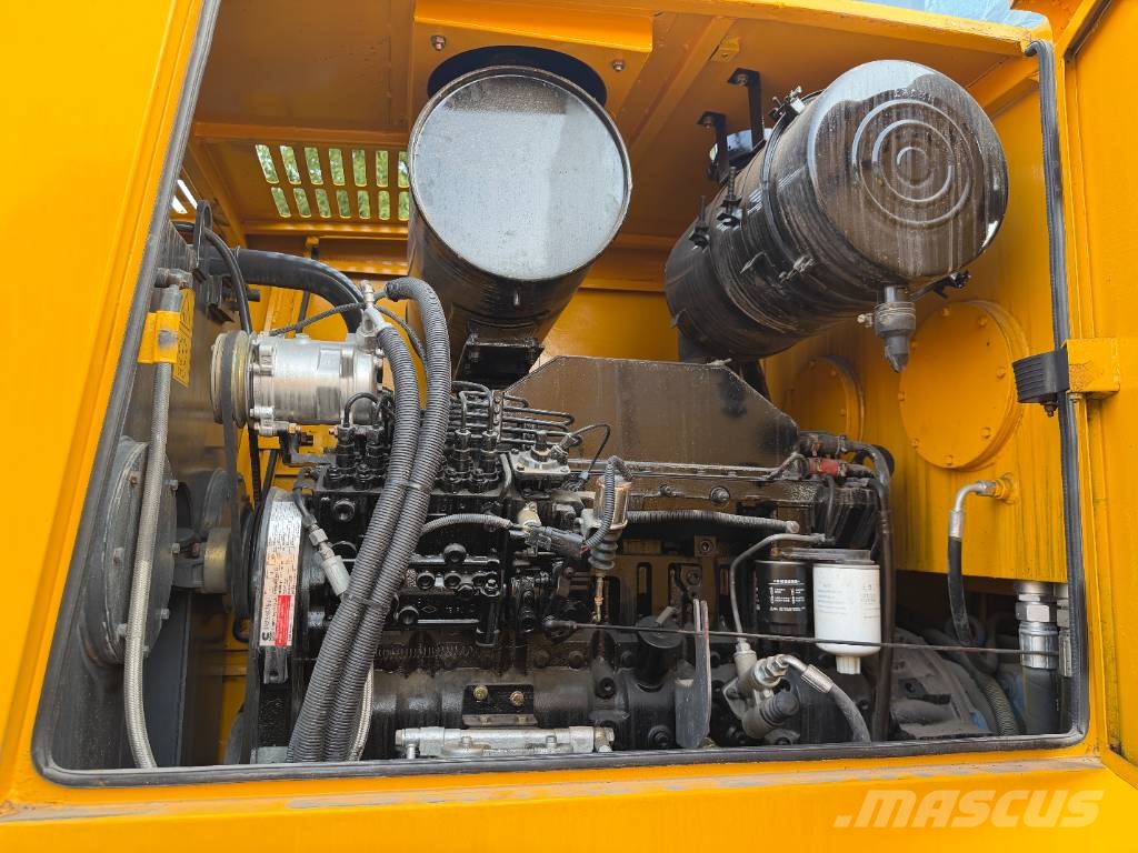 XCMG GR2153   Plenty of wheel loaders in stock معدات تمهيد الطرق