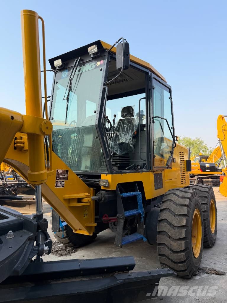 XCMG GR2153   Plenty of wheel loaders in stock معدات تمهيد الطرق