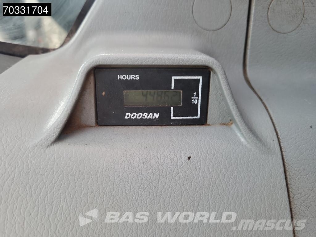 Doosan DX225 LC-5 Excavatoare pe șenile