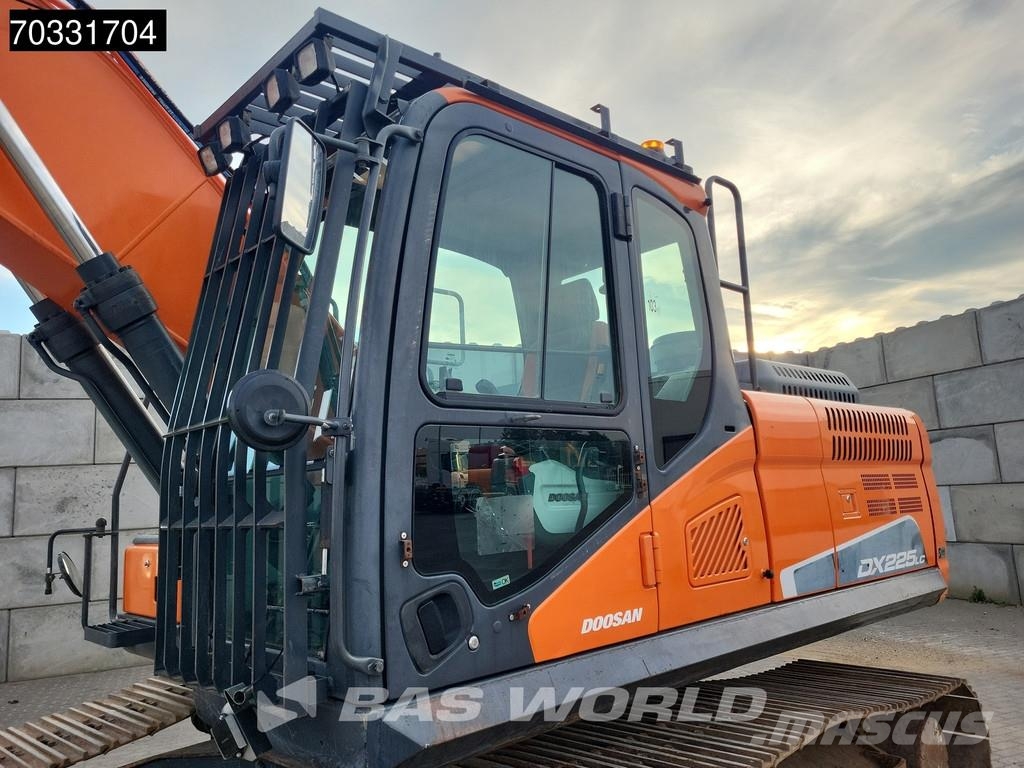 Doosan DX225 LC-5 حفارات زحافة