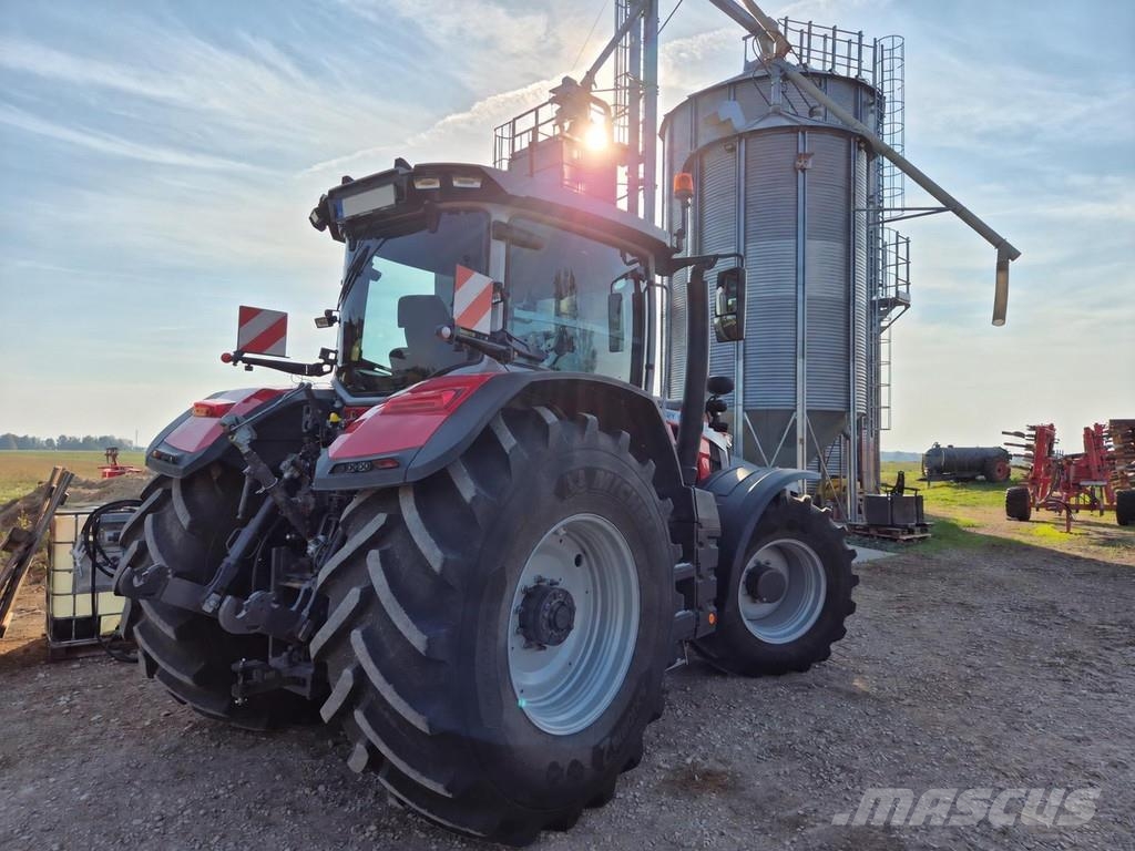 Massey Ferguson 8S.305 Traktoriai