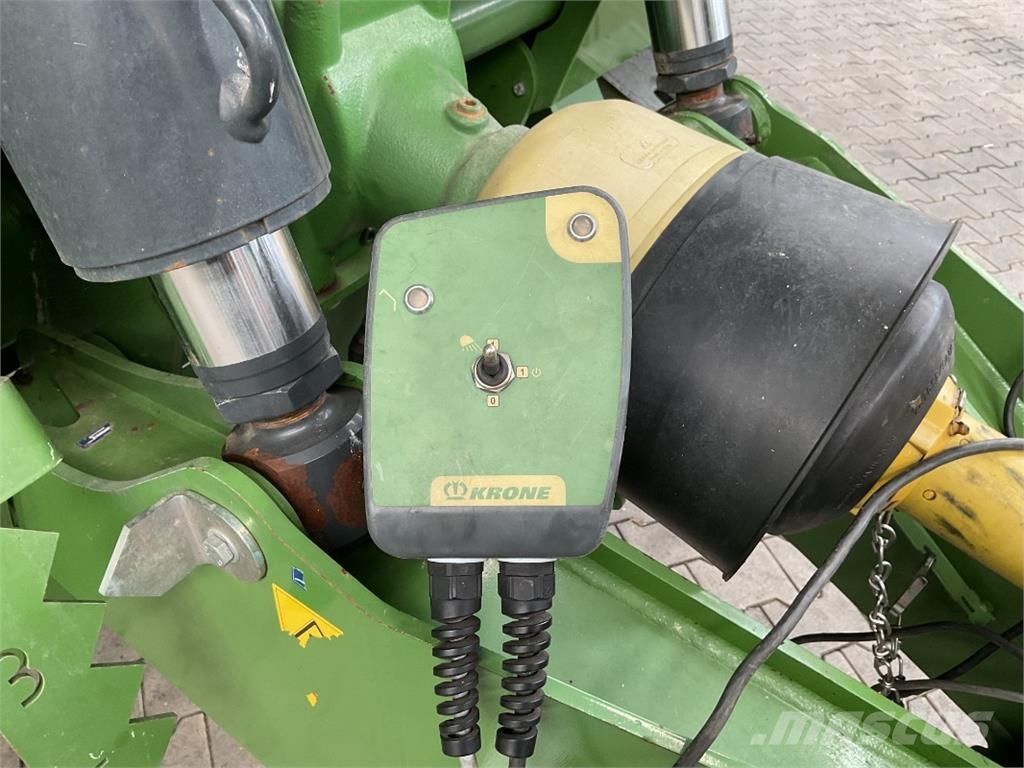 Krone TX 560 معدات التعامل مع المواد ووضعها