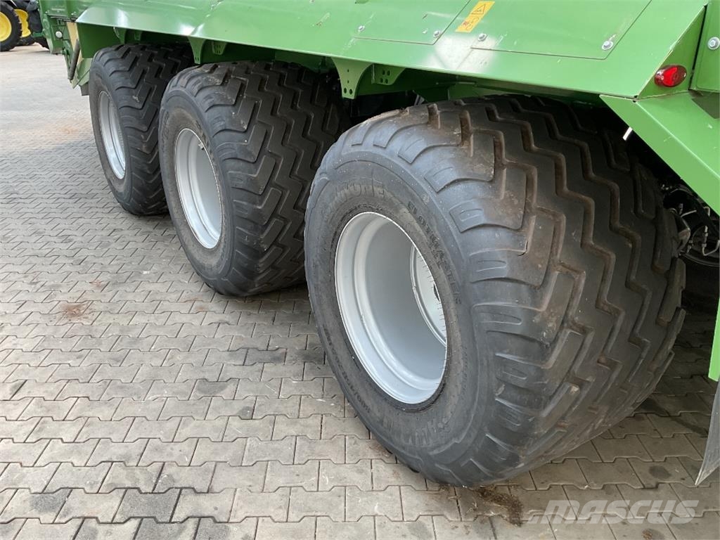 Krone TX 560 معدات التعامل مع المواد ووضعها
