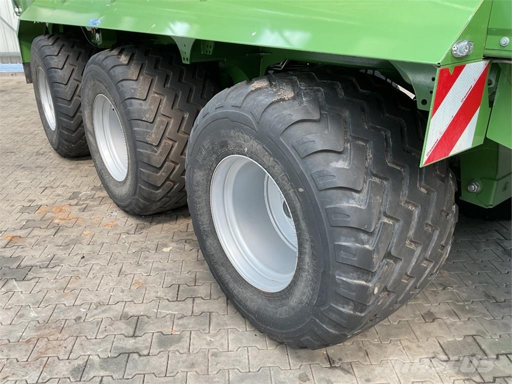 Krone TX 560 معدات التعامل مع المواد ووضعها