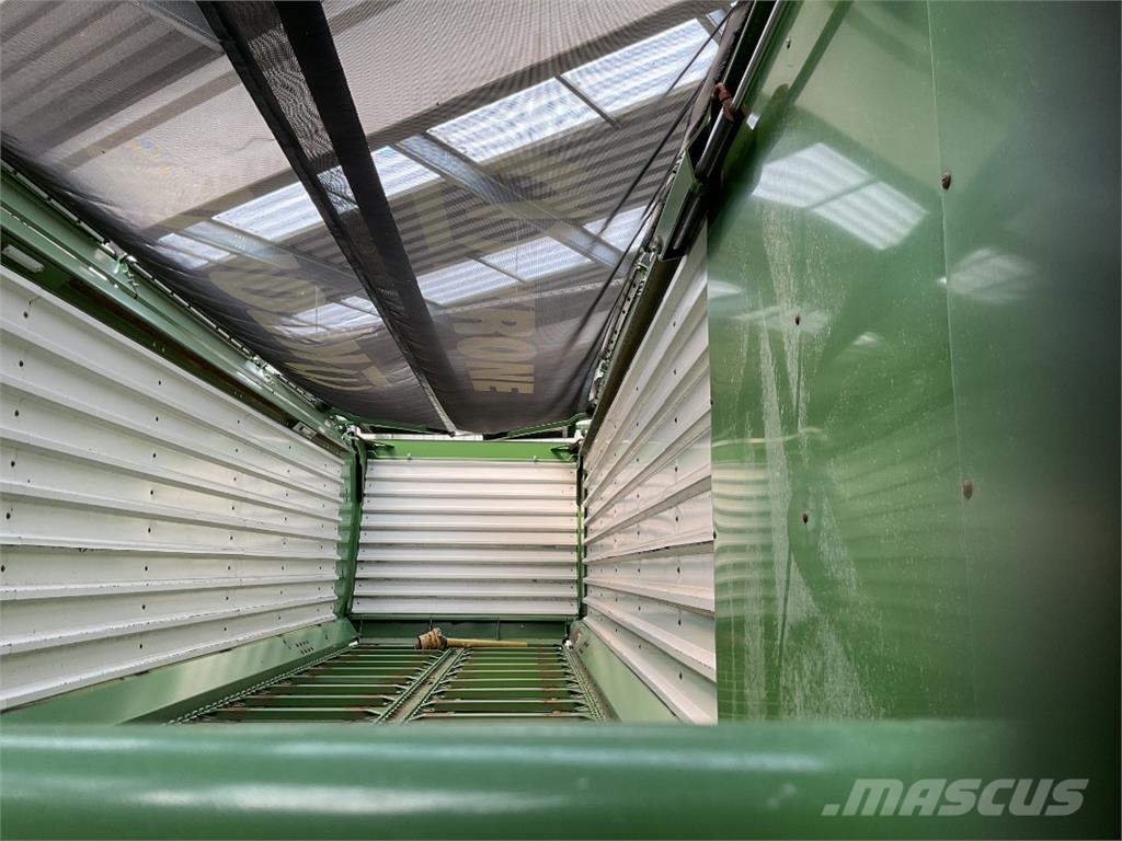 Krone TX 560 معدات التعامل مع المواد ووضعها